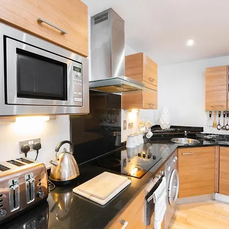 Cartier House At The Leeds Dock Apartment