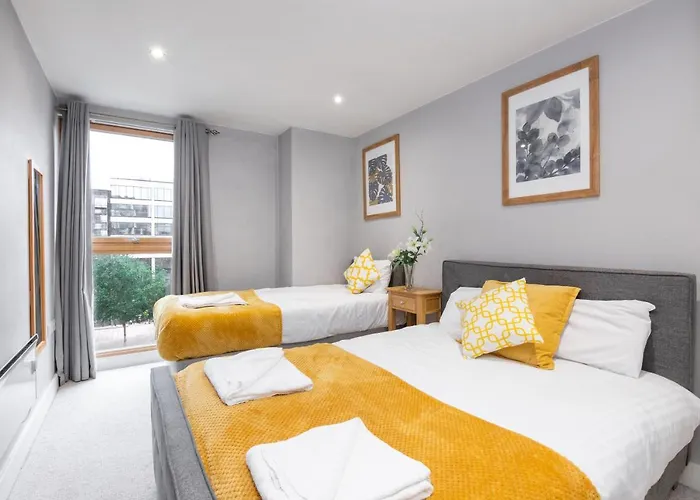 Cartier House At The Dock Apartment